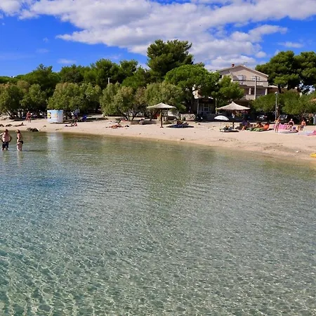 Family-friendly House With Hot Tub Pakostane, Biograd - 27949 פאקוסטאן
