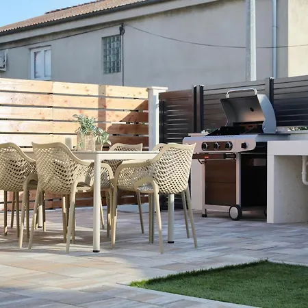 בית נופש Family-friendly House With Hot Tub Pakostane, Biograd - 27949 פאקוסטאן