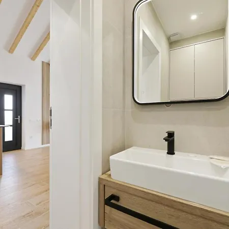 בית נופש Family-friendly House With Hot Tub Pakostane, Biograd - 27949